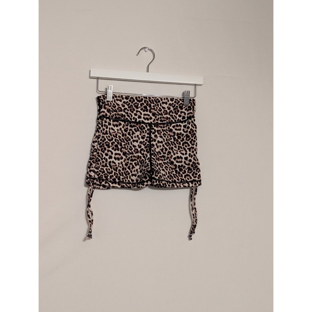 Zyia active wear cheetah print scrunchy butt workout shorts size large